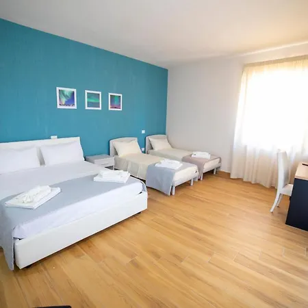 Aurora Bed And Breakfast Ciro Marina Room photo